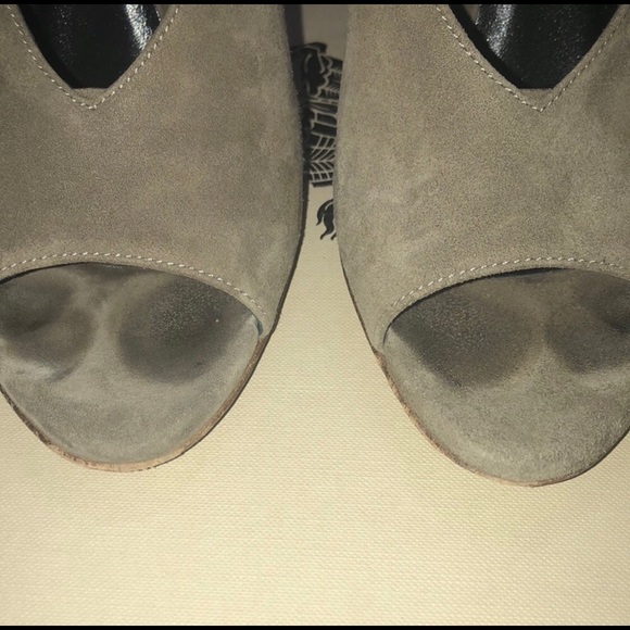 Burberry London Canvas Horn Gently Used Wedge Pump - Picture 2 of 8